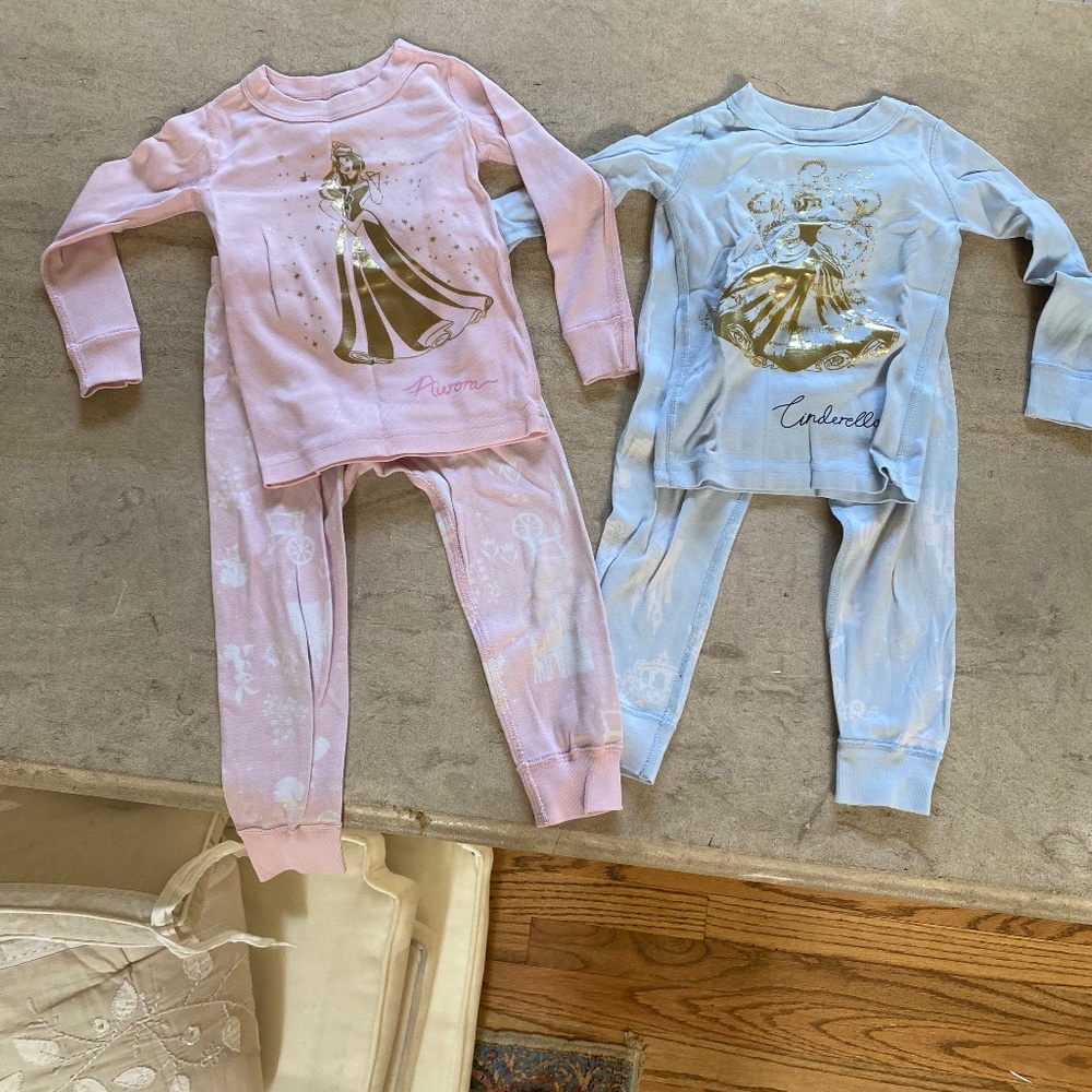 Hanna Andderson  - Disney princess pajamas- organic cotton 3T